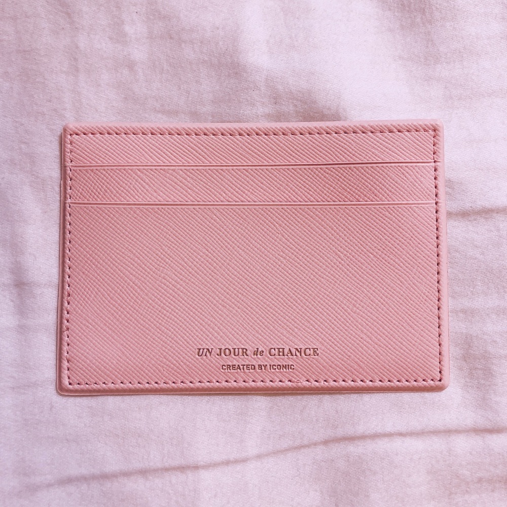 NWOT Pastel Pink Cardholder With Gold French Script 🇫🇷